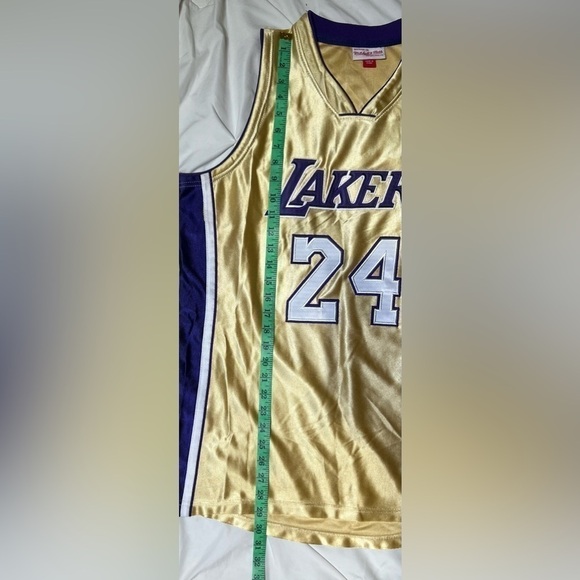 Kobe Bryant. Los Angeles Lakers Gold Mitchell & Ness Hall of Fame Jersey. - Picture 3 of 10